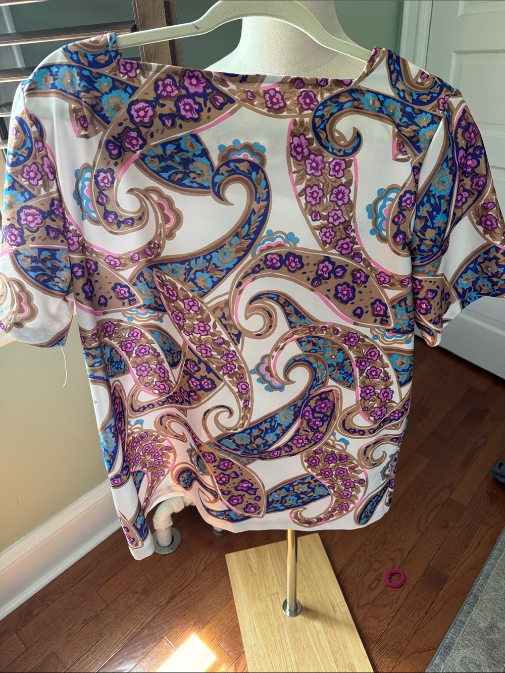Vintage Vera! Women's Short Sleeve printed top - Picture 4 of 5